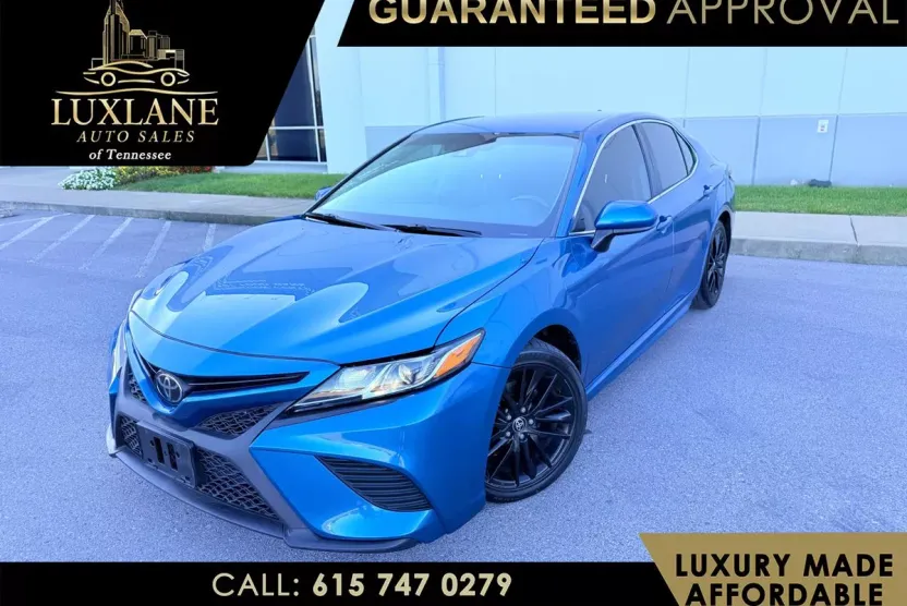 2020 Toyota Camry SE photo 1