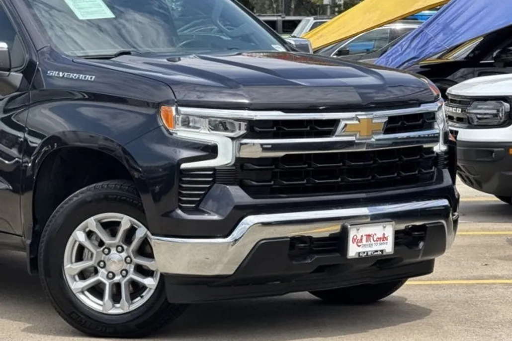 2023 Chevrolet Silverado 1500 LT photo 1