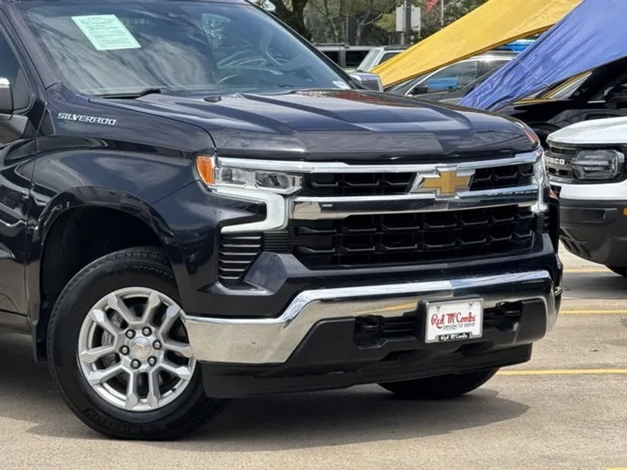 2023 Chevrolet Silverado 1500 LT photo 1