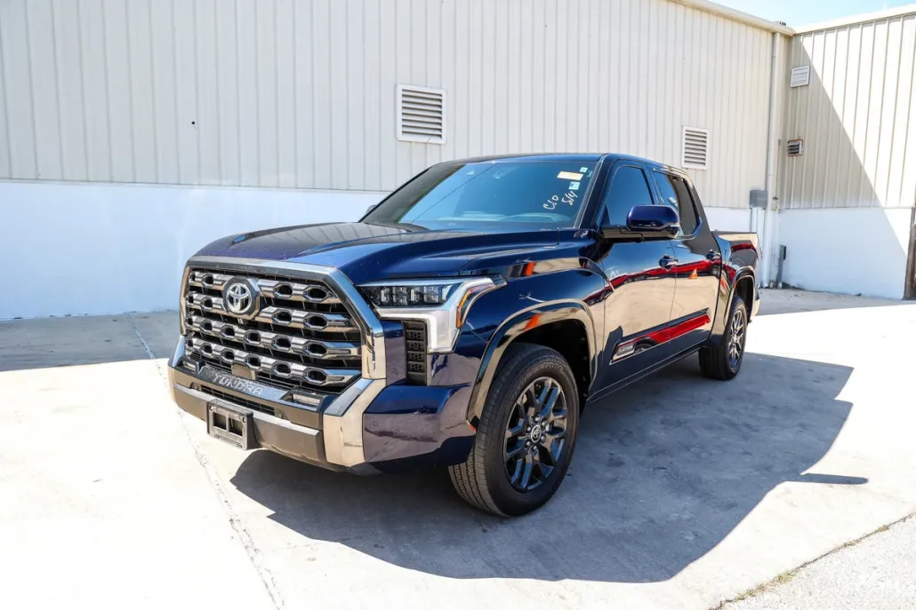 2022 Toyota Tundra Platinum photo 1