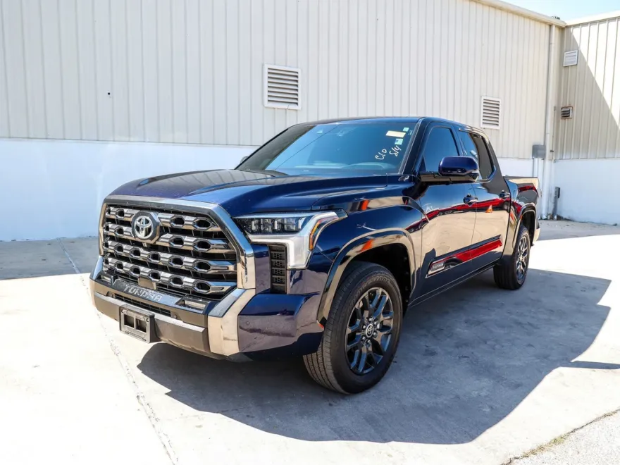 2022 Toyota Tundra Platinum photo 1