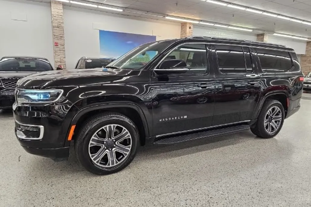 2023 Jeep Wagoneer L Series II photo 1