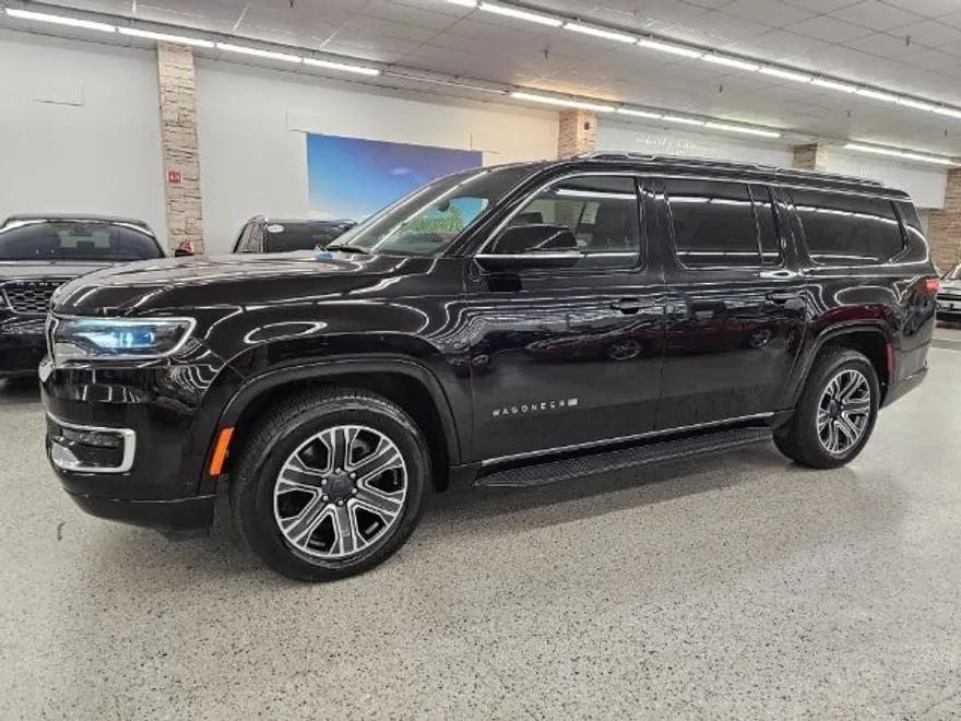 2023 Jeep Wagoneer L Series II photo 1