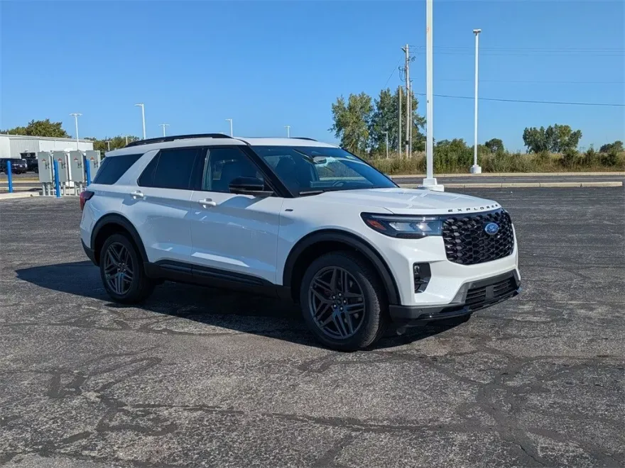2025 Ford Explorer ST-Line photo 1