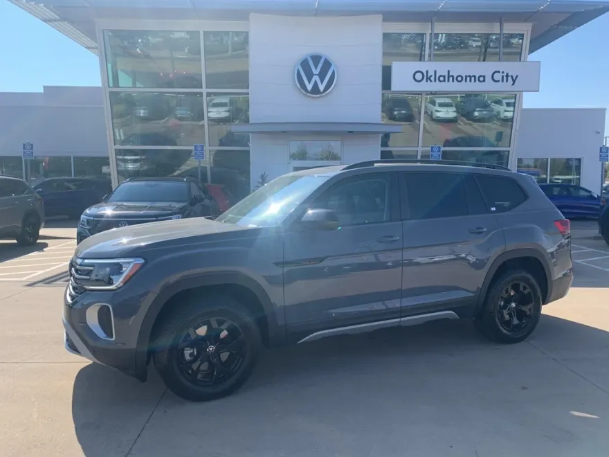 2025 Volkswagen Atlas Peak Edition SE Technology photo 1
