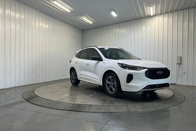 2023 Ford Escape ST-Line photo 1