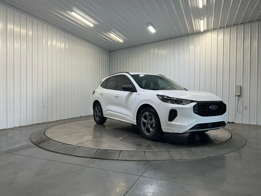 2023 Ford Escape ST-Line photo 1