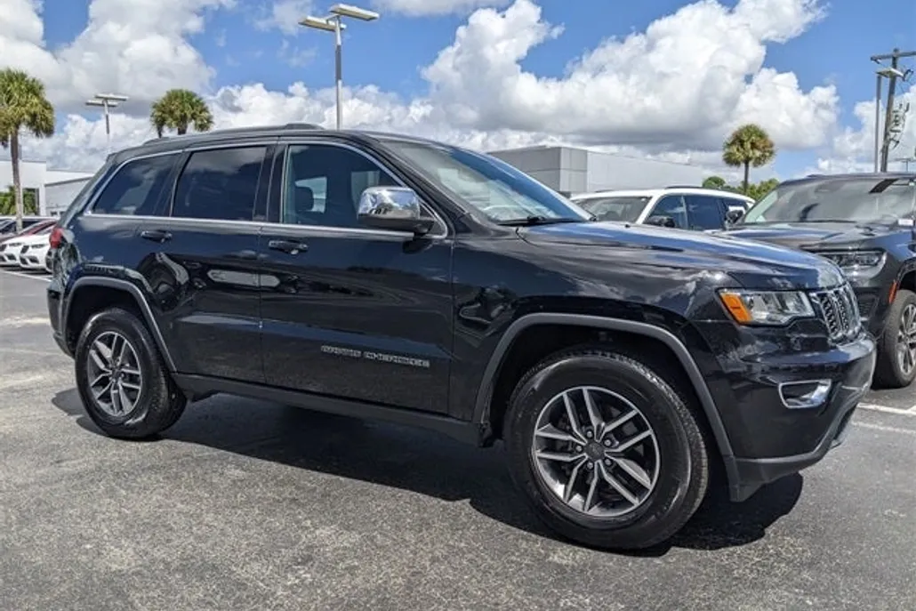 2019 Jeep Grand Cherokee Laredo E photo 1