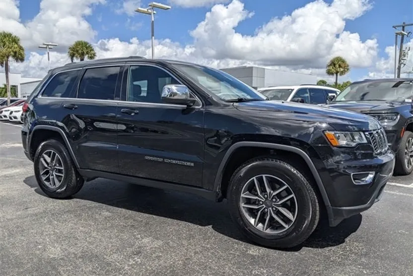 2019 Jeep Grand Cherokee Laredo E photo 1