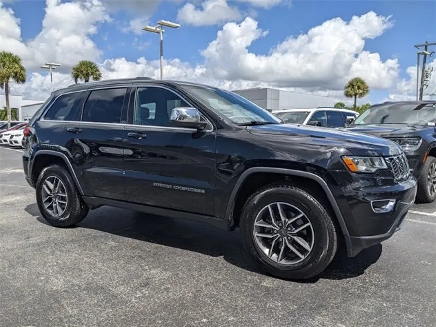 2019 Jeep Grand Cherokee Laredo E photo 1