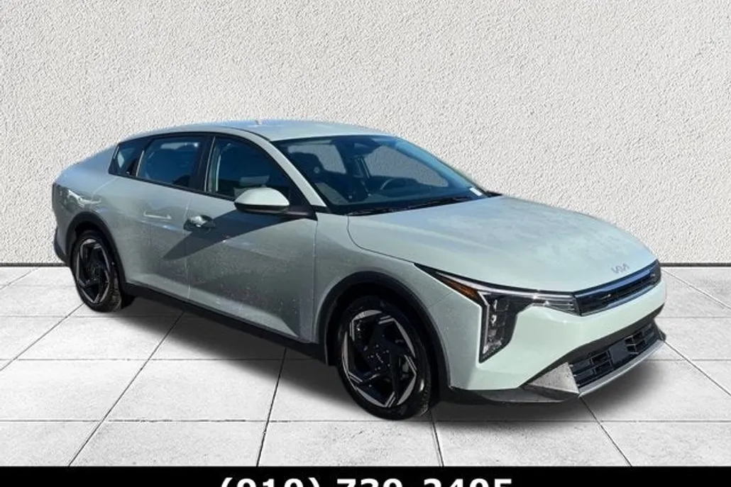 2025 Kia K4 EX photo 1
