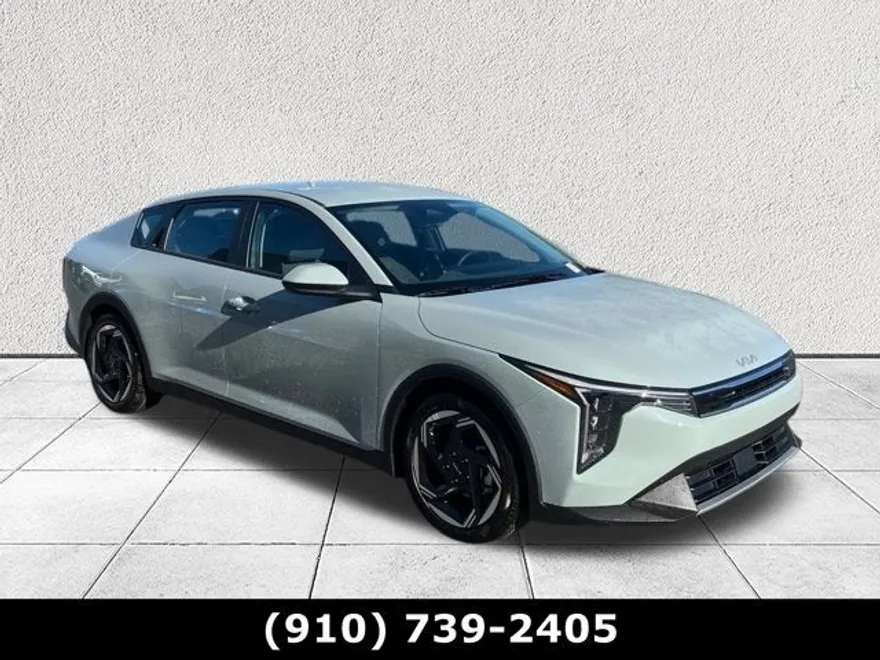 2025 Kia K4 EX photo 1