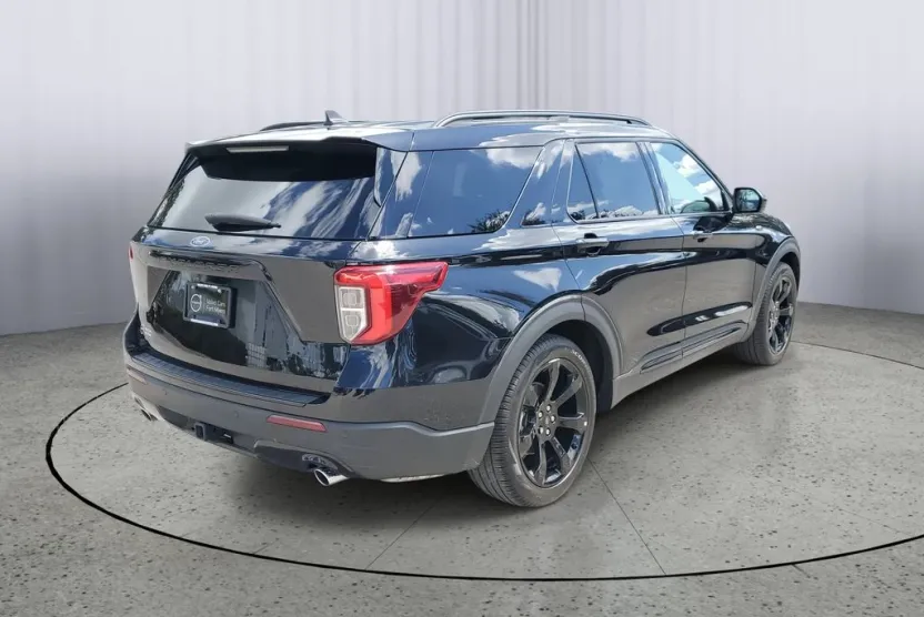 2023 Ford Explorer ST-Line photo 1