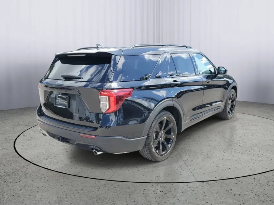 2023 Ford Explorer ST-Line photo 1