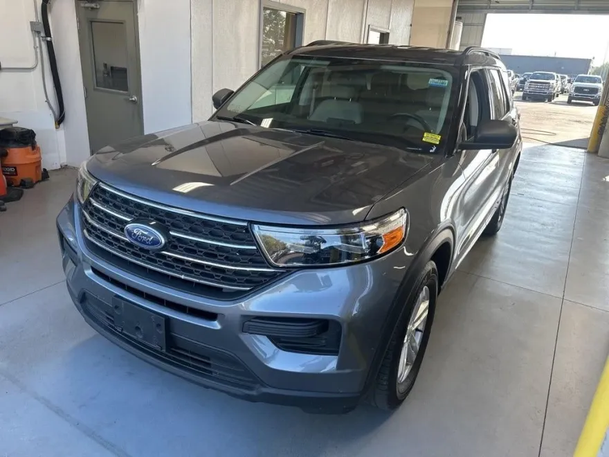 2022 Ford Explorer XLT photo 1