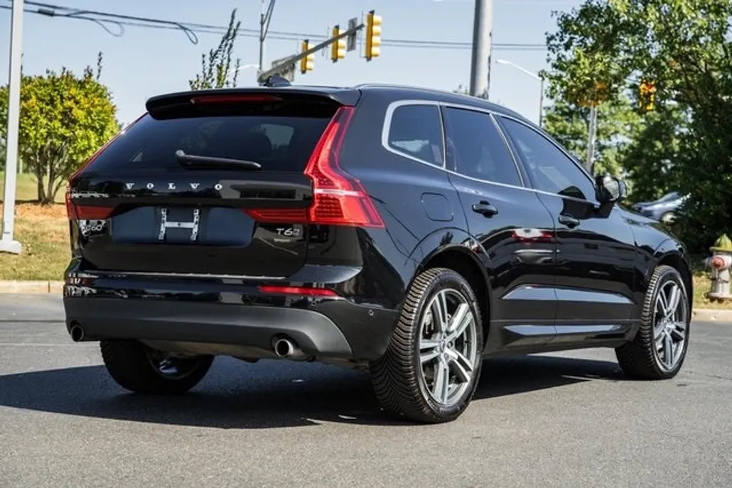 2018 Volvo XC60 T6 Momentum photo 1