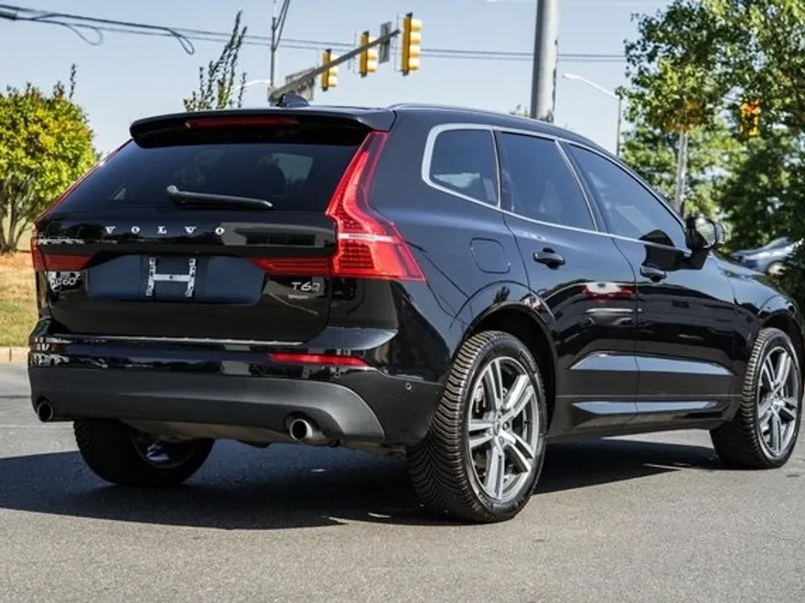 2018 Volvo XC60 T6 Momentum photo 1