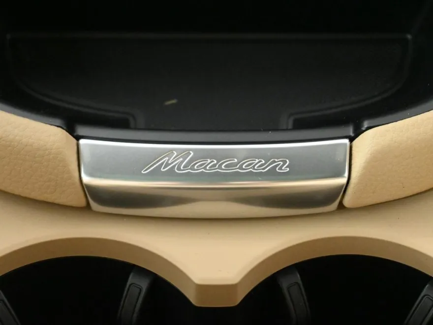 2024 Porsche Macan Base photo 26