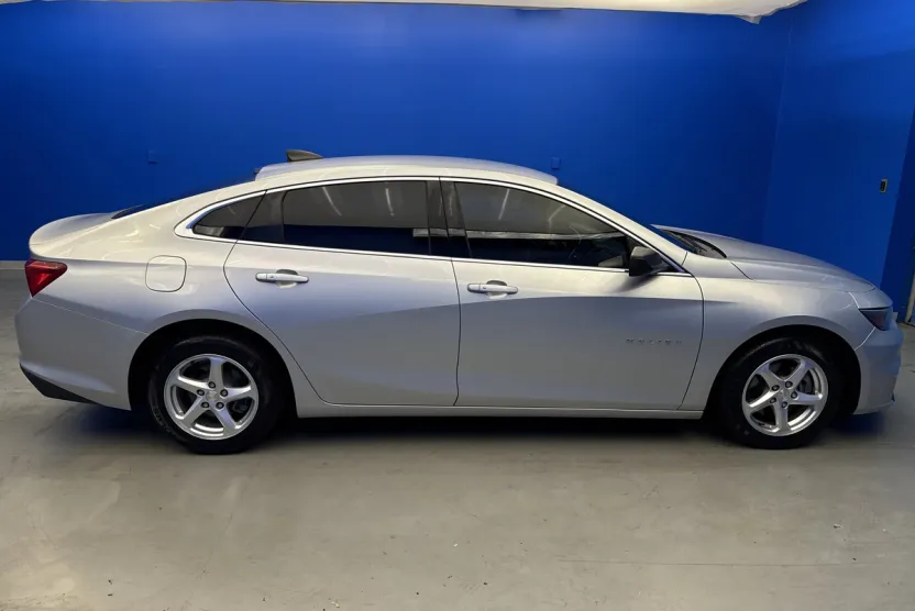 2018 Chevrolet Malibu LS photo 1