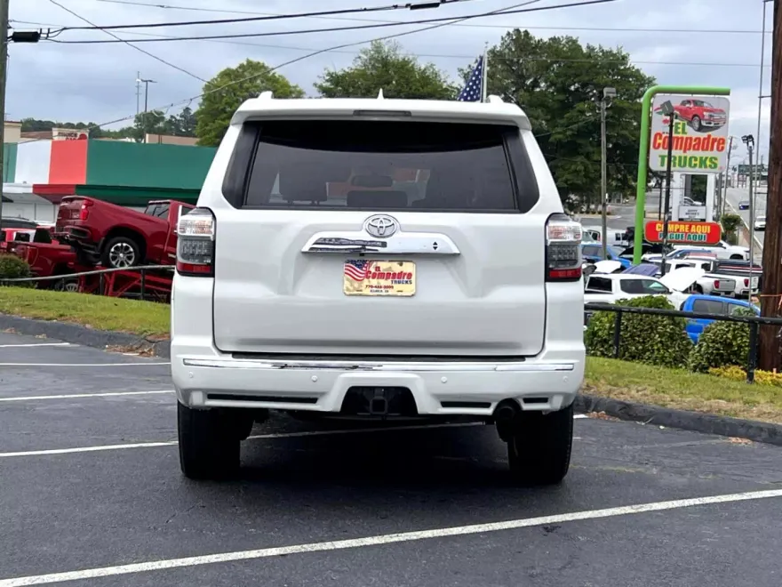 2019 Toyota 4Runner SR5 photo 4