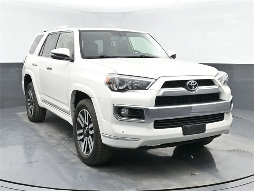 2019 Toyota 4Runner SR5 photo 1