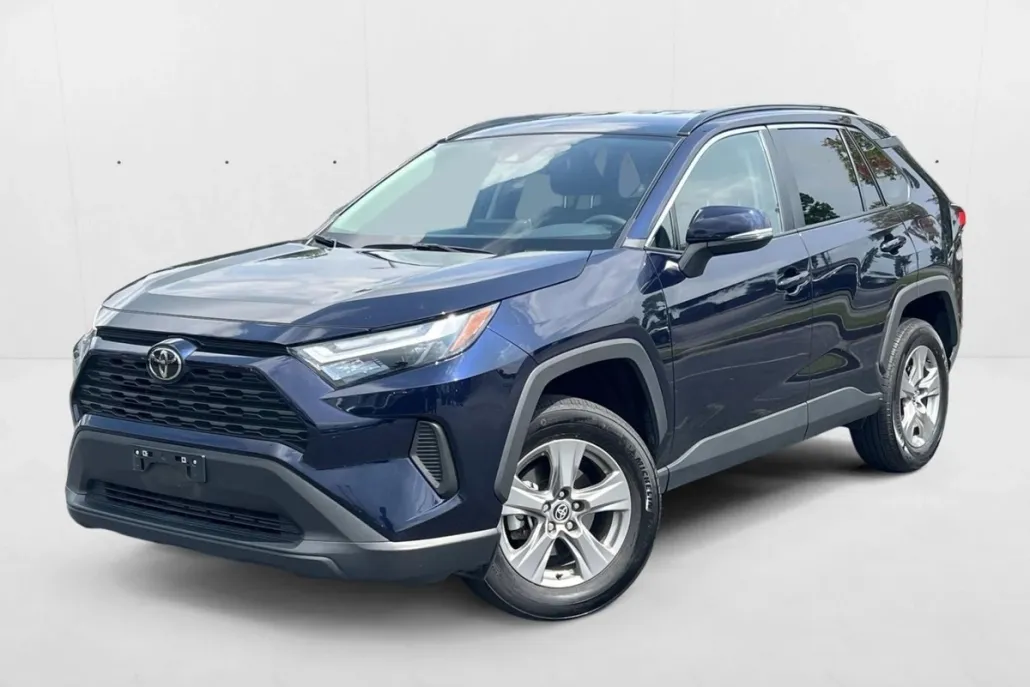 2024 Toyota RAV4 XLE photo 1