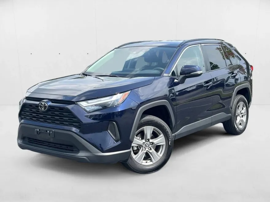 2024 Toyota RAV4 XLE photo 1