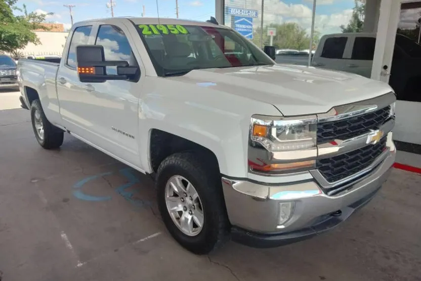 2018 Chevrolet Silverado 1500 LT photo 1