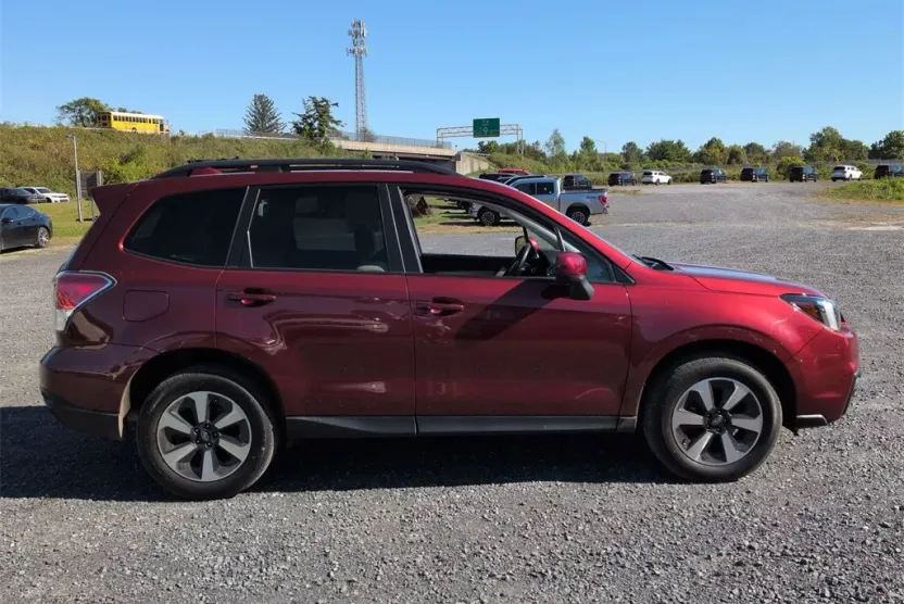 2018 Subaru Forester 2.5i Premium photo 1