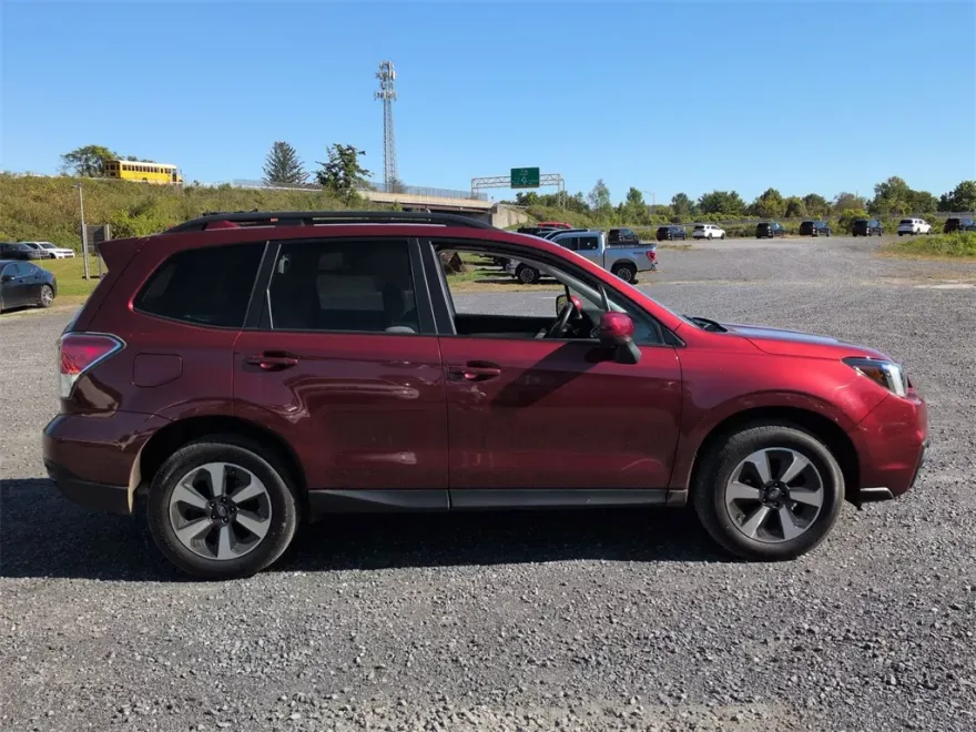 2018 Subaru Forester 2.5i Premium photo 1
