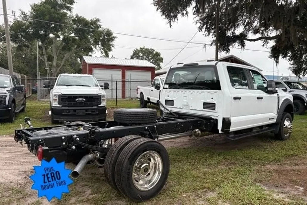 2025 Ford F-550 photo 1