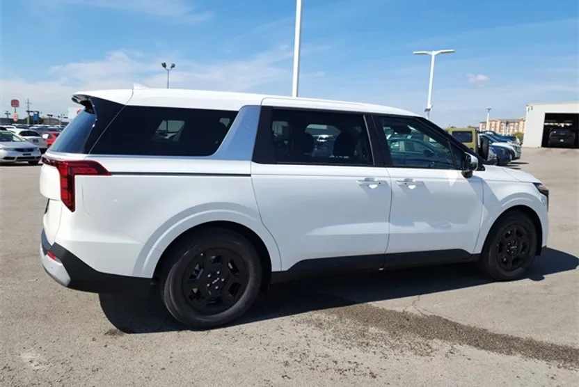 2026 Kia Carnival LXS photo 1