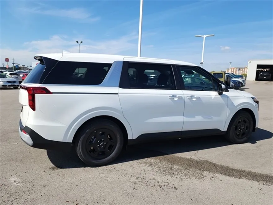 2026 Kia Carnival LXS photo 1