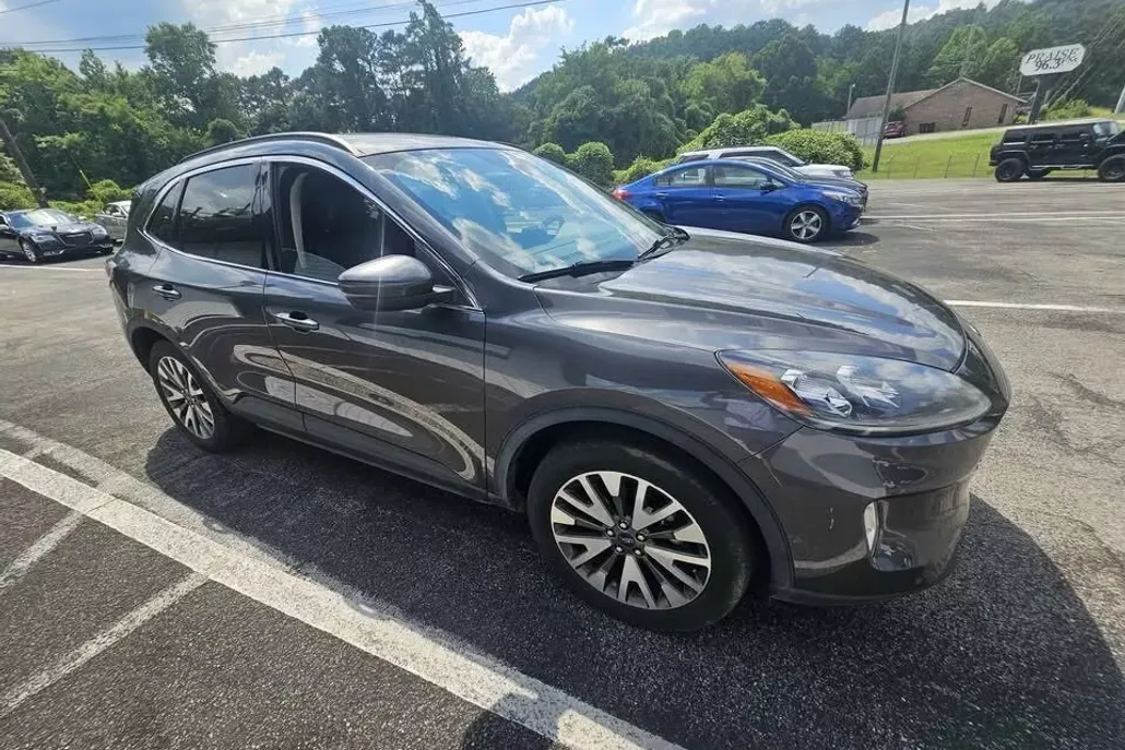 2020 Ford Escape Titanium Hybrid photo 1