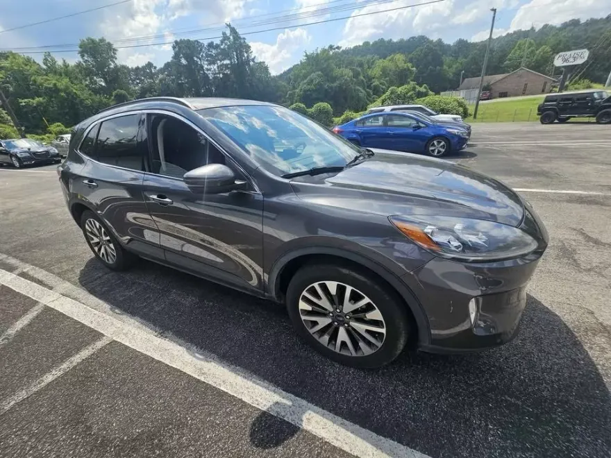 2020 Ford Escape Titanium Hybrid photo 1