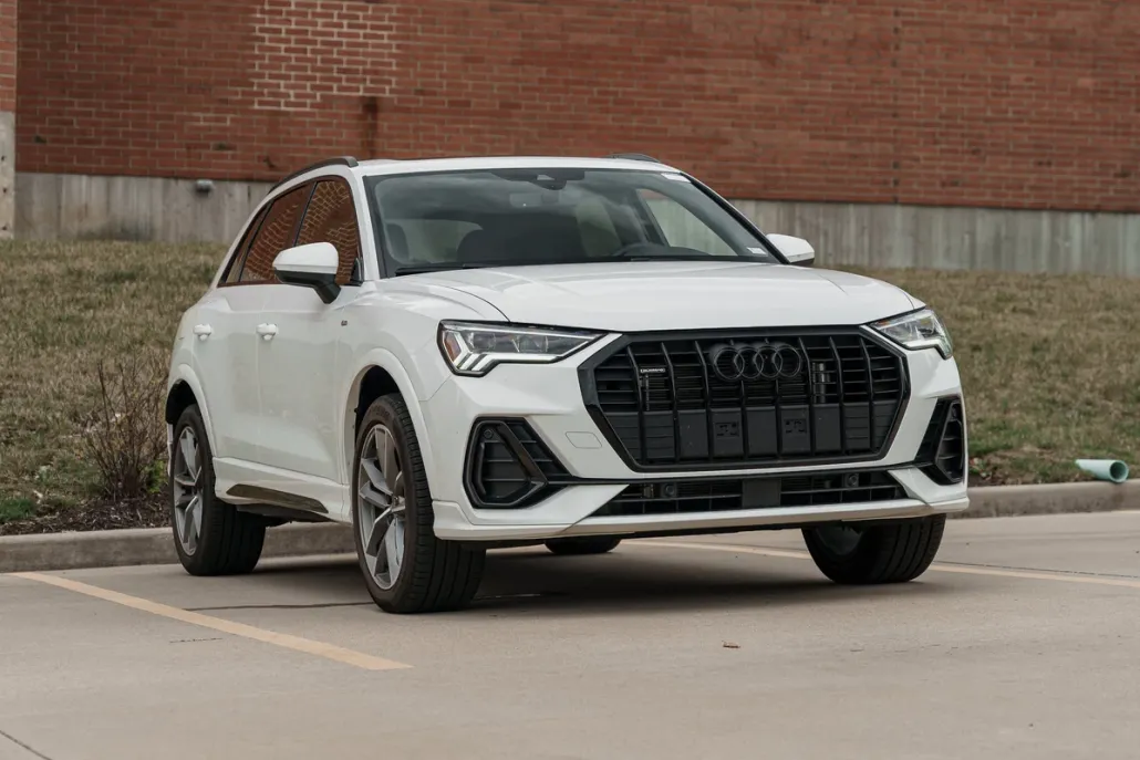2025 Audi Q3 S line Premium photo 1