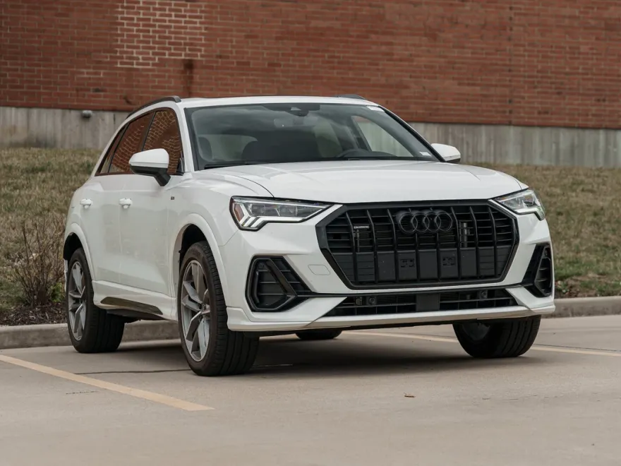 2025 Audi Q3 S line Premium photo 1