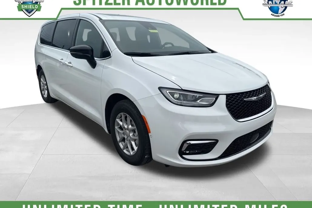 2026 Chrysler Pacifica photo 1