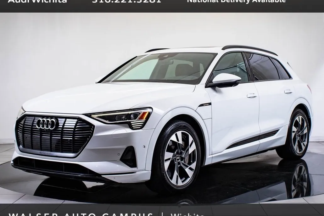 2022 Audi e-tron Premium photo 1