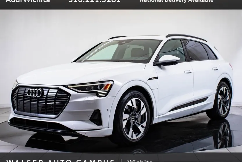 2022 Audi e-tron Premium photo 1