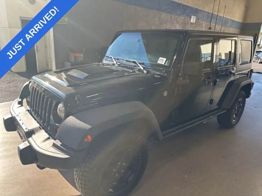 2013 Jeep Wrangler Unlimited Sahara photo 1