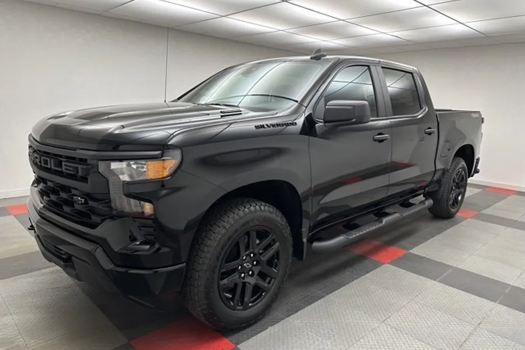 2025 Chevrolet Silverado 1500 Custom photo 1