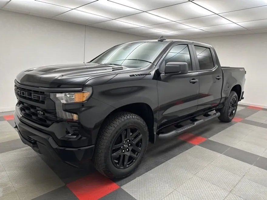 2025 Chevrolet Silverado 1500 Custom photo 1