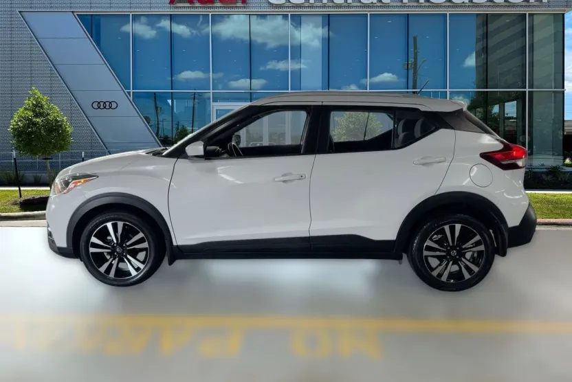 2019 Nissan Kicks SV photo 1