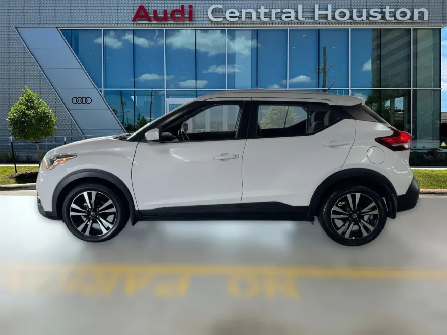 2019 Nissan Kicks SV photo 1