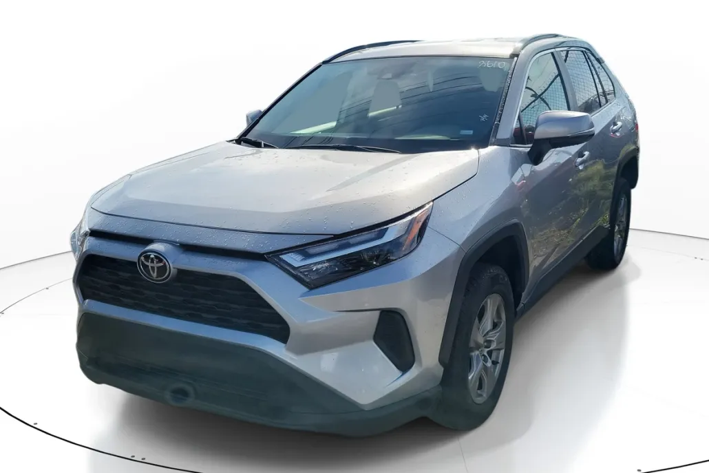 2024 Toyota RAV4 XLE photo 1