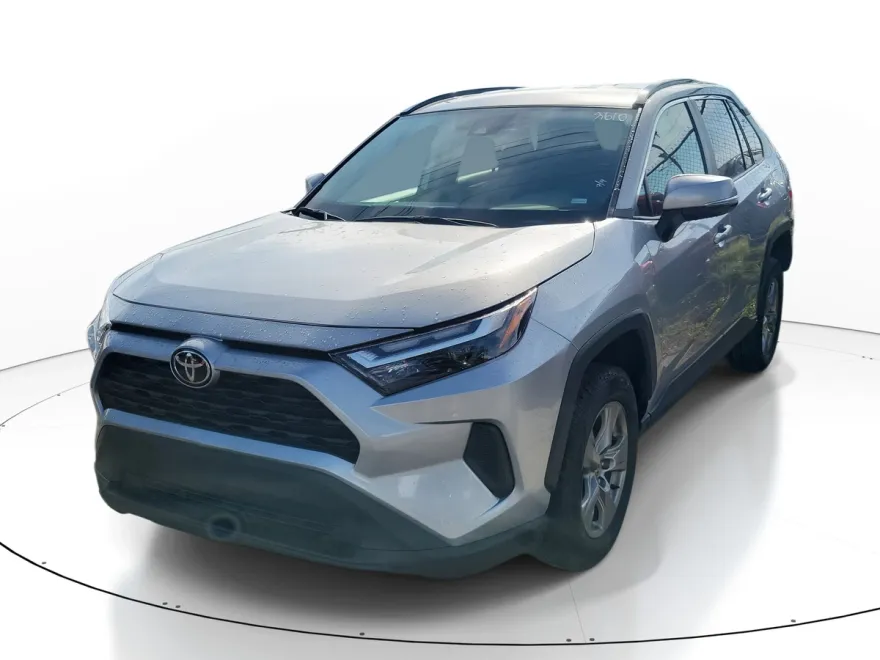 2024 Toyota RAV4 XLE photo 1