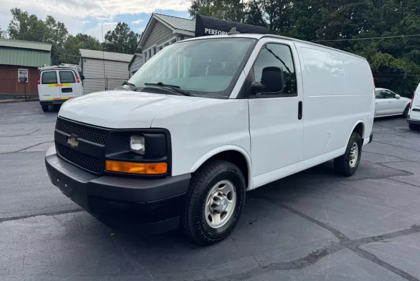 2017 Chevrolet Express 2500 Cargo photo 1