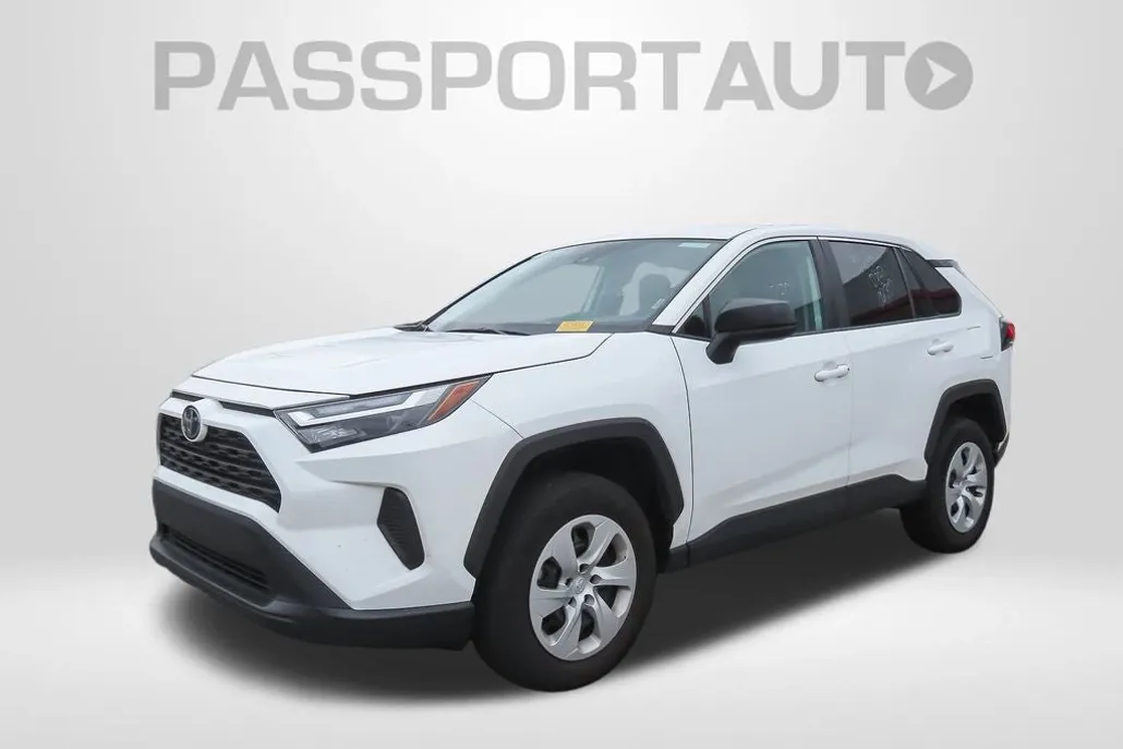 2024 Toyota RAV4 LE photo 1