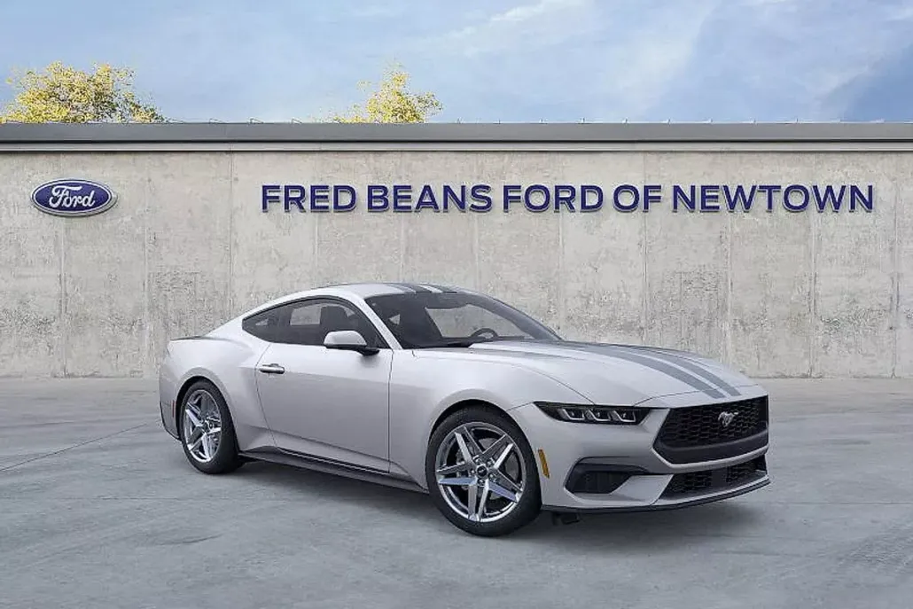 2025 Ford Mustang EcoBoost photo 1